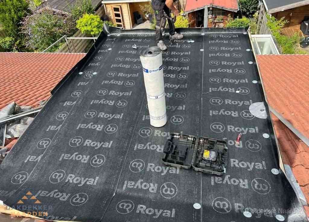 Dakrenovatie met Royal onderdak op plat dak in Naarden Dakrenovatie met Royal onderdak op plat dak in Naarden