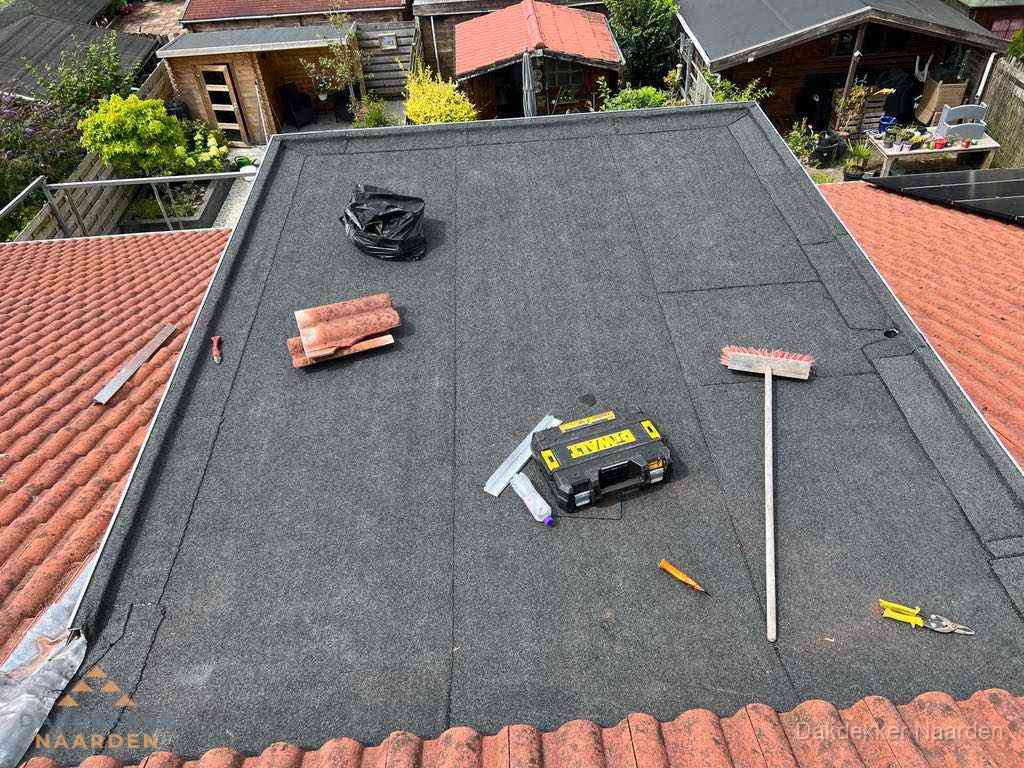 Nieuw plat dak met bitumen dakbedekking in Naarden Nieuw plat dak met bitumen dakbedekking in Naarden