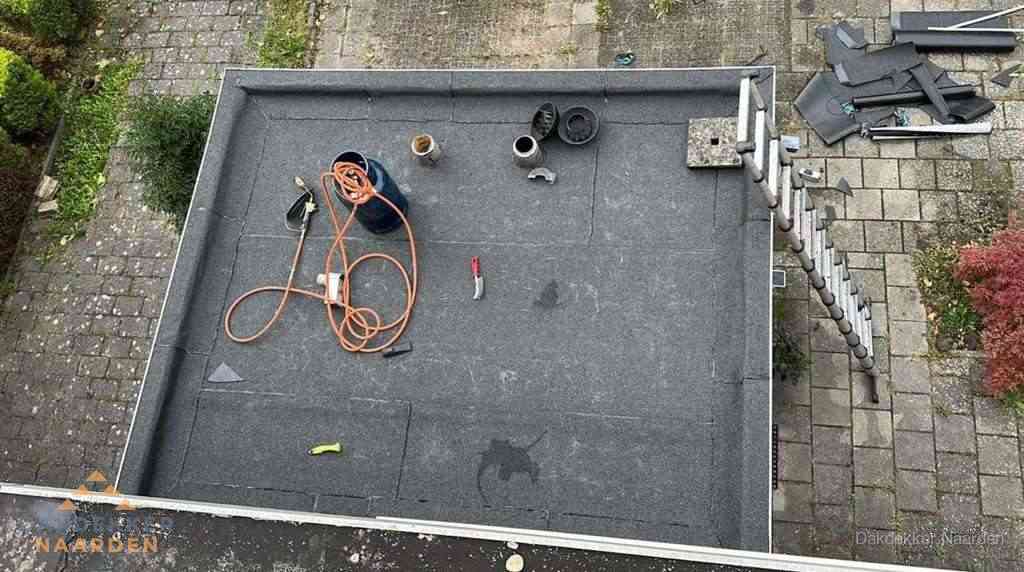 Plat dak met nieuwe bitumen bedekking in Naarden Plat dak met nieuwe bitumen bedekking in Naarden