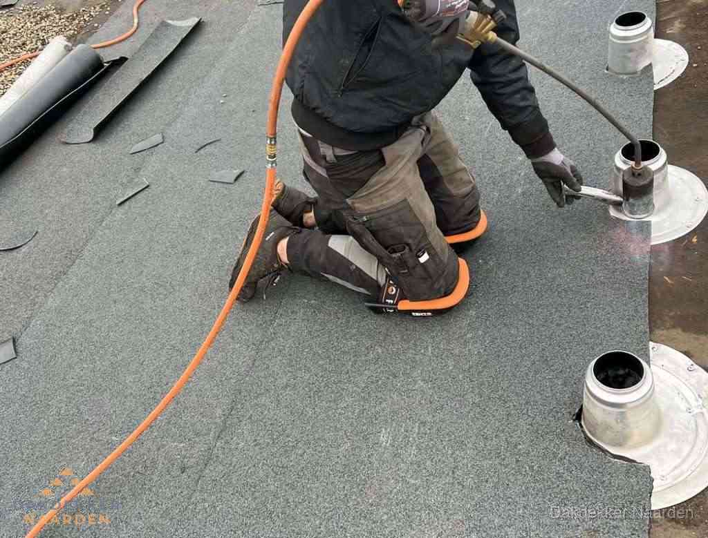 Dakdekker Bitumen Branden Dakdoorvoer Naarden