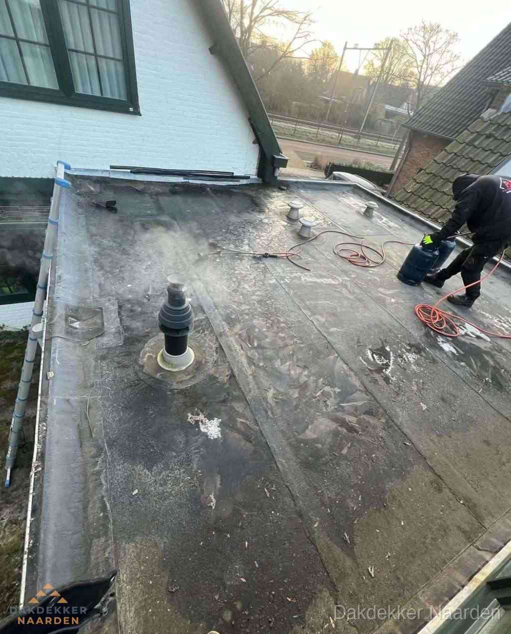 Dakdekker Repareert Lekkage Plat Dak Naarden