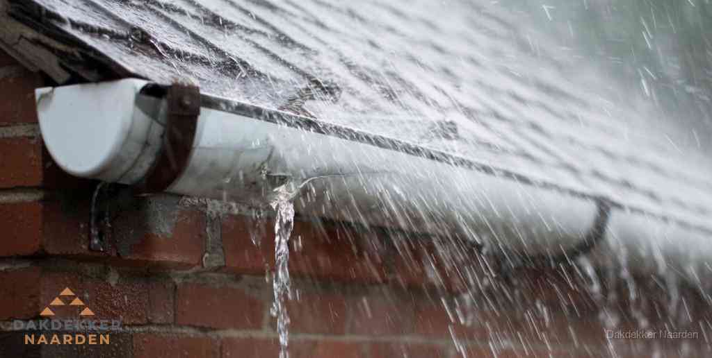 Lekkende Dakgoot Regenval Naarden