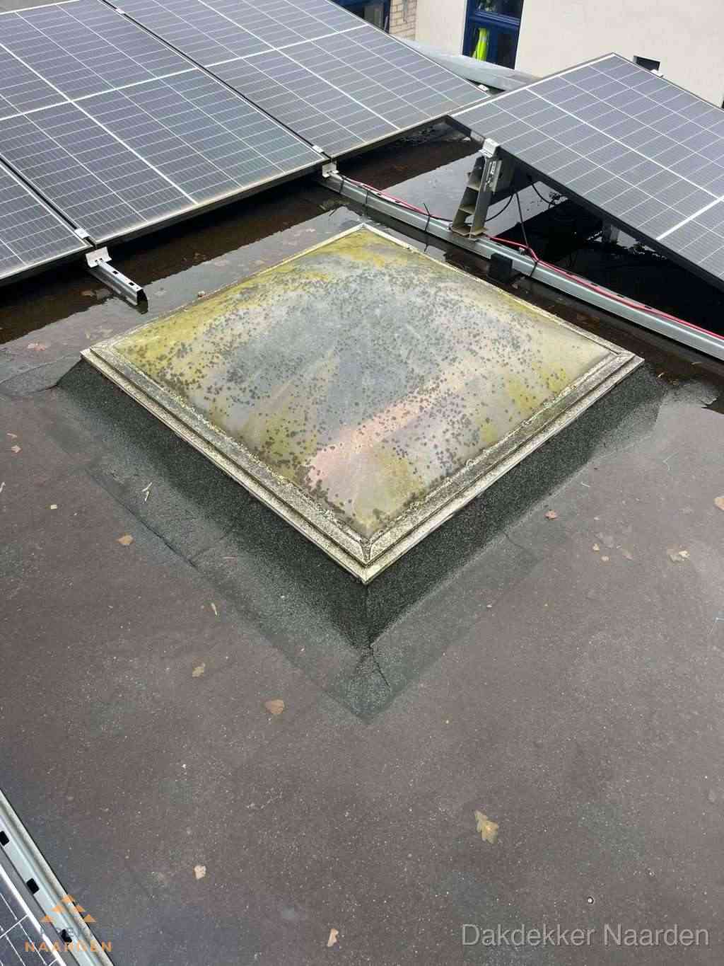 Lichtkoepel Vervuild Plat Dak Naarden