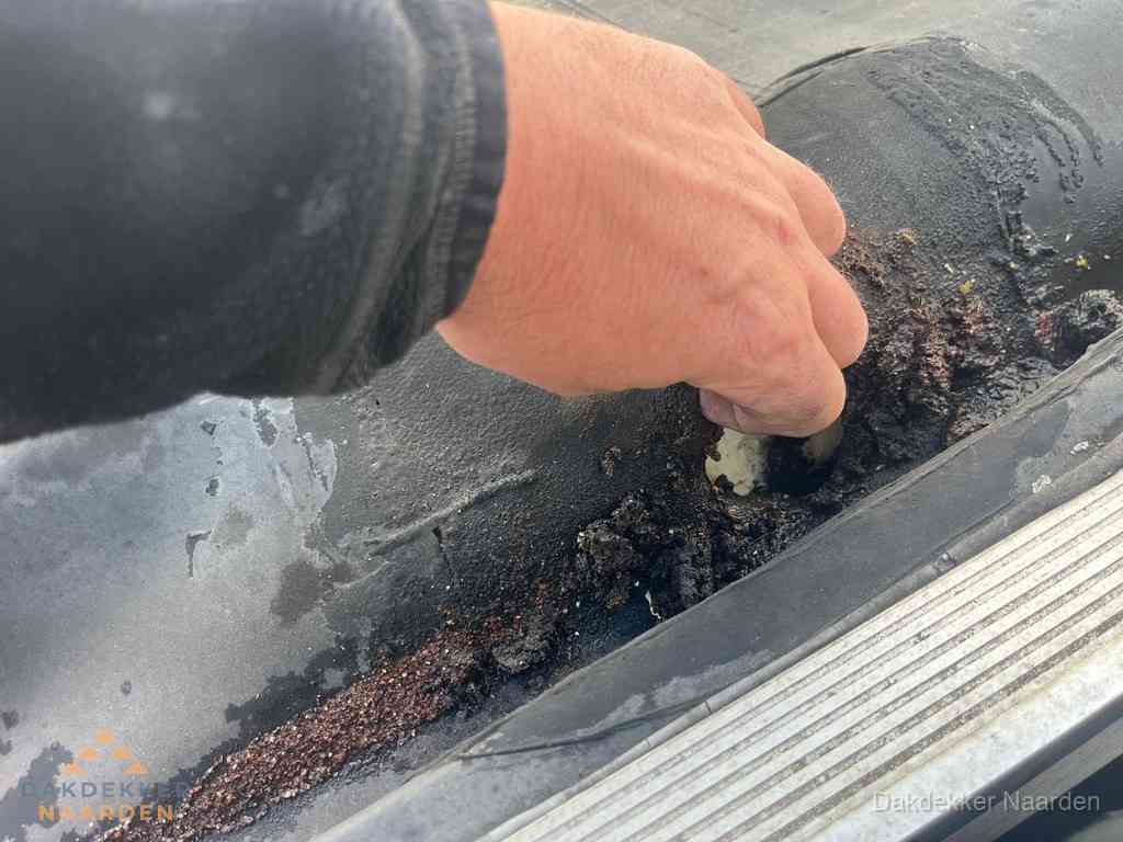Schade Bitumen Plat Dak Naarden